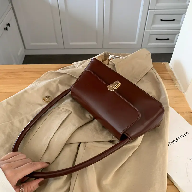 Women's Brown Leather Shoulder Bag with Gold Clasp - Image 5