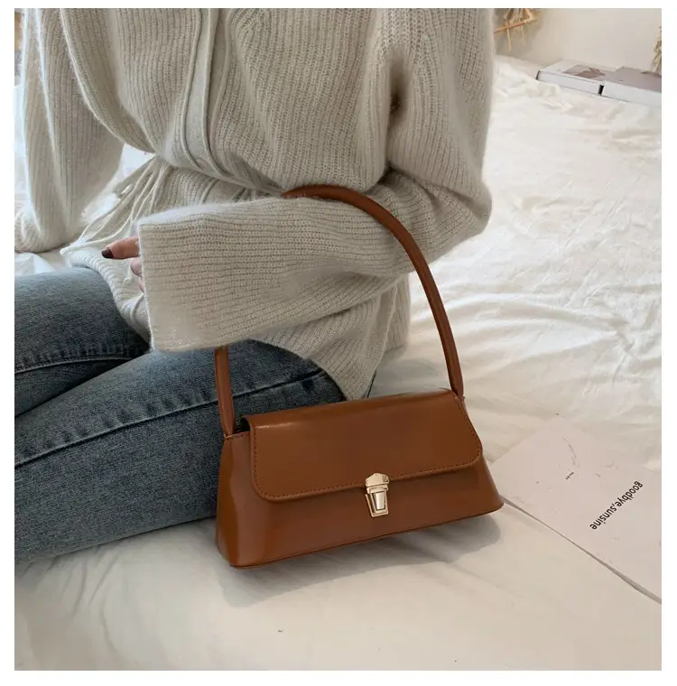 Women's Brown Leather Shoulder Bag with Gold Clasp — feature 7