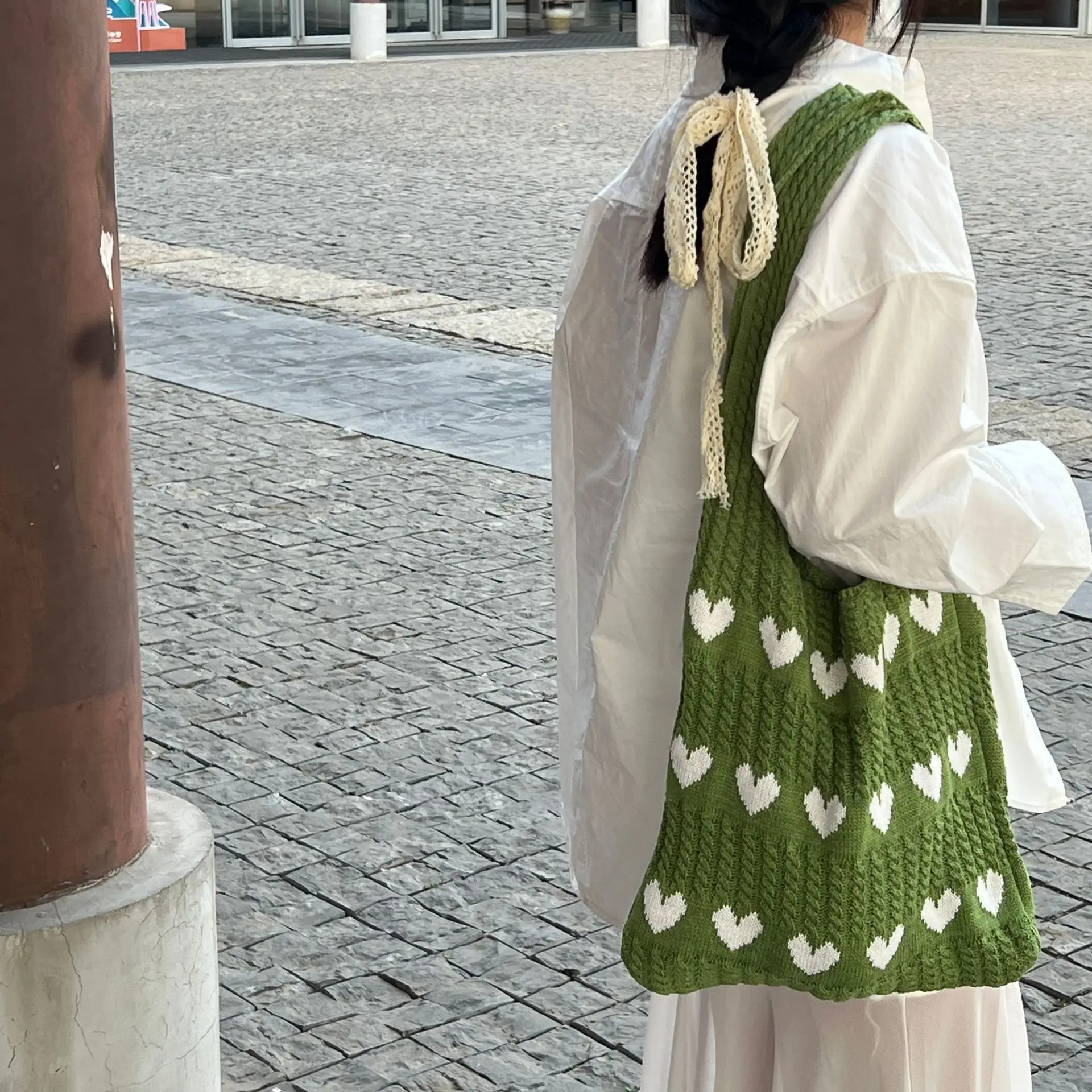 Green Woven Shoulder Bag for Women Summer Beach Use — feature 18