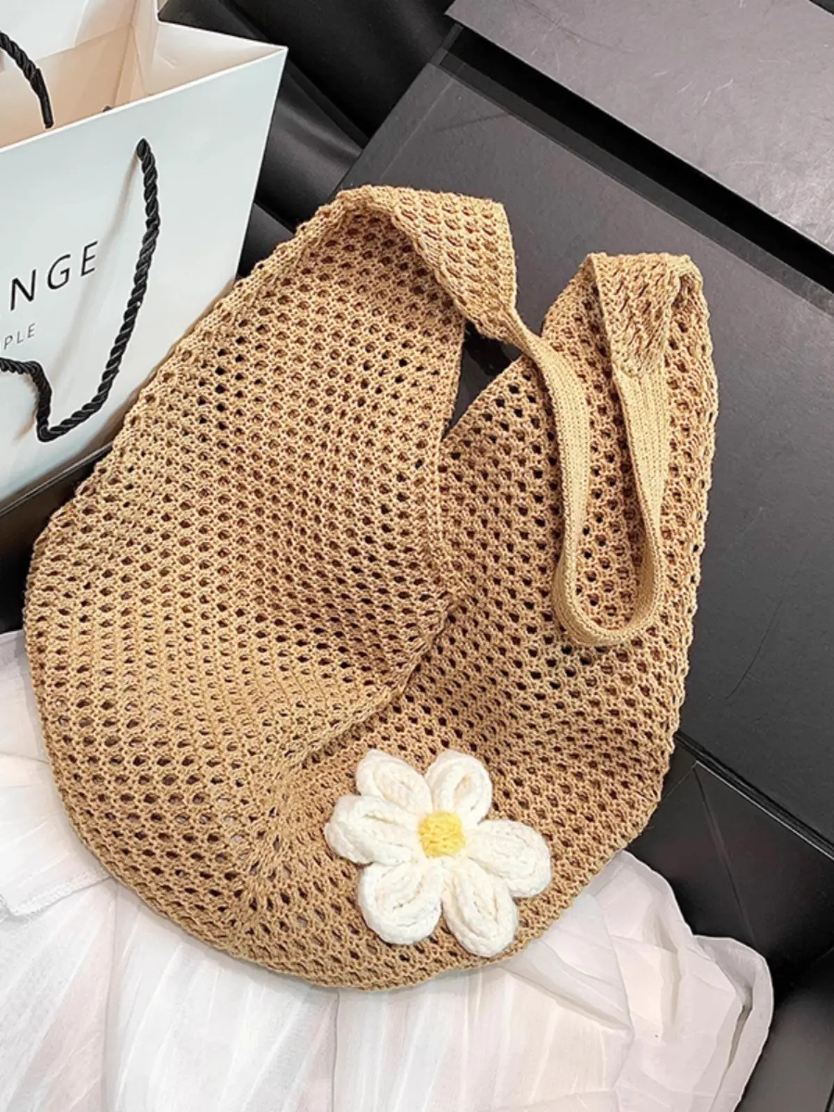 Green Woven Shoulder Bag for Women Summer Beach Use — feature 7