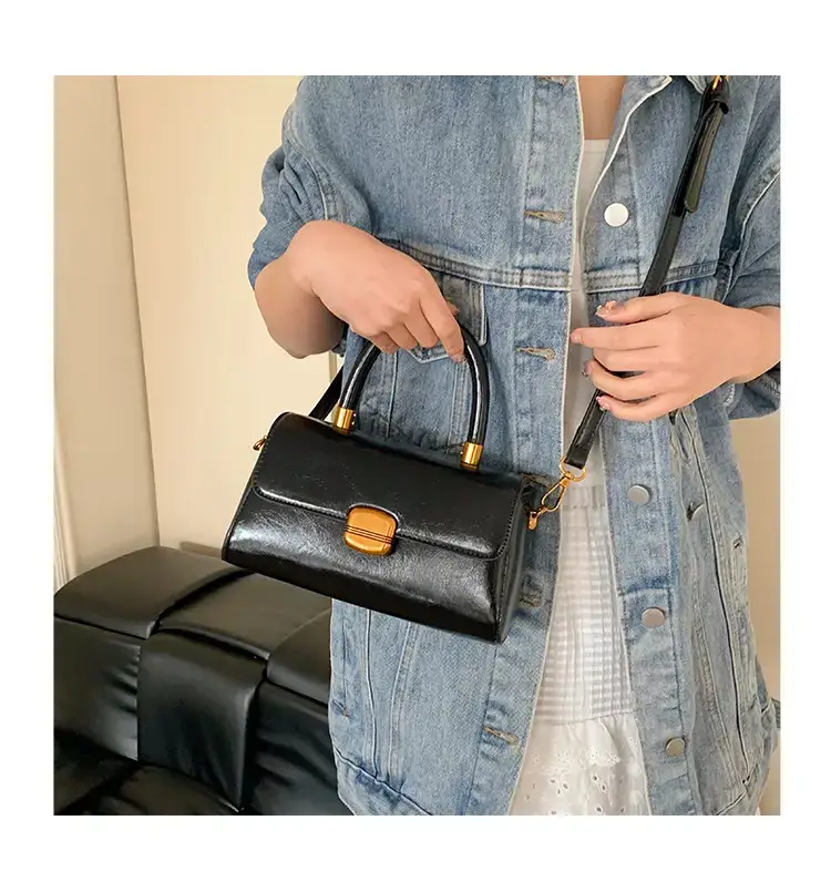 White Square Shoulder Crossbody Bag for Women 2025 — feature 17