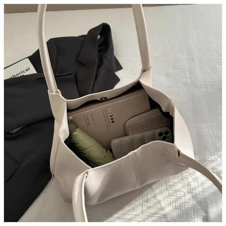 Black Leather Tote Bag Large Capacity Daily Commute — feature 15
