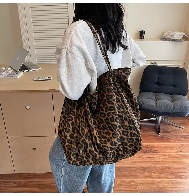 Women Camouflage One Shoulder Bag 2025 — feature 16