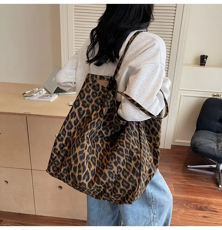 Women Camouflage One Shoulder Bag 2025 — feature 17