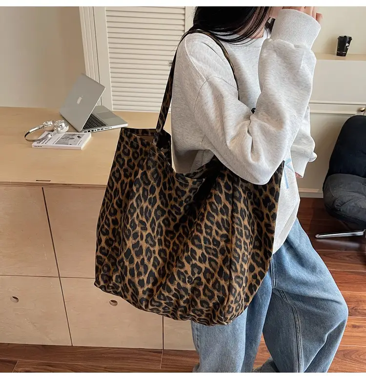 Women Camouflage One Shoulder Bag 2025 — feature 18