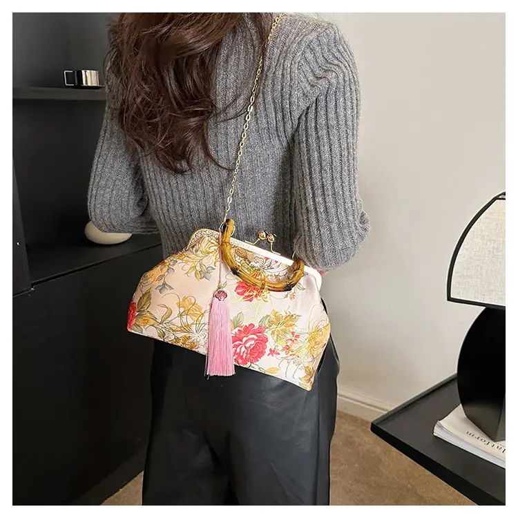 2025 Floral Clip-On Shoulder Bag with Tassel — feature 25