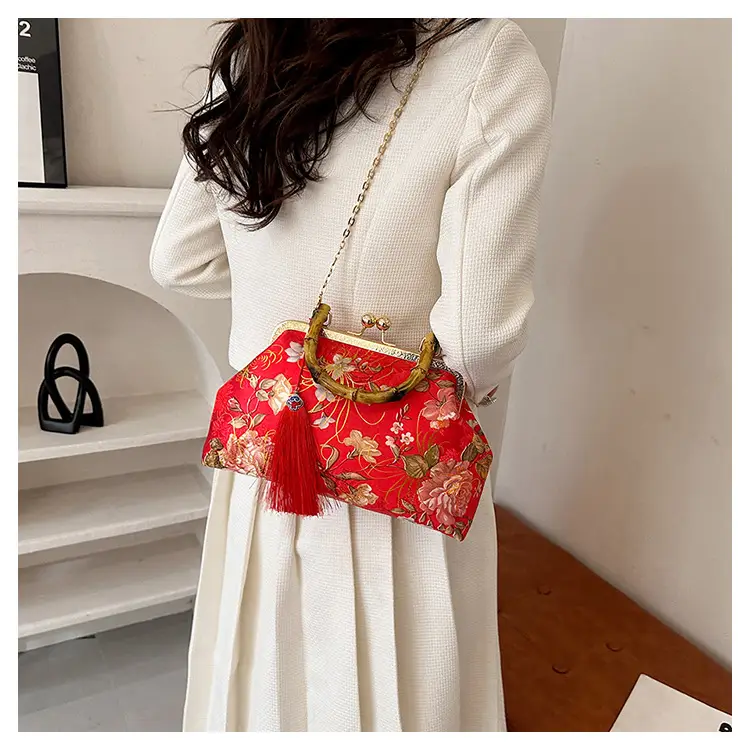 2025 Floral Clip-On Shoulder Bag with Tassel — feature 27