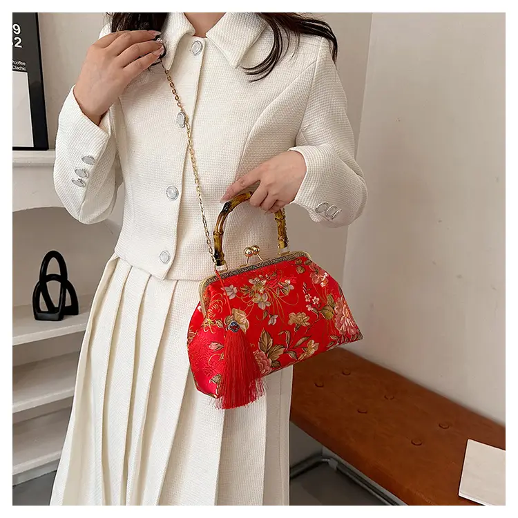 2025 Floral Clip-On Shoulder Bag with Tassel — feature 28
