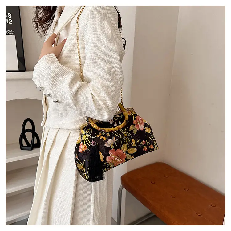 2025 Floral Clip-On Shoulder Bag with Tassel — feature 29