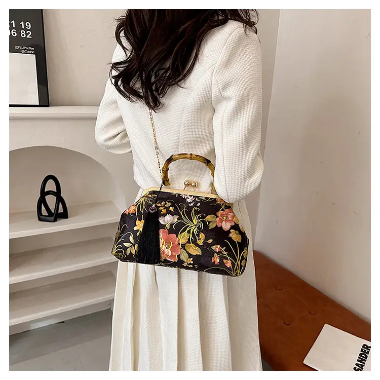 2025 Floral Clip-On Shoulder Bag with Tassel — feature 30