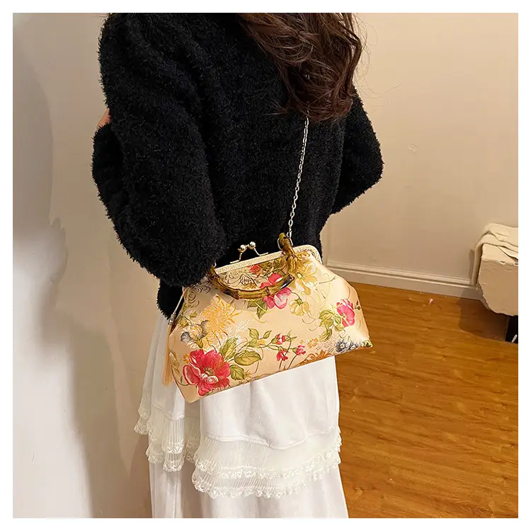 2025 Floral Clip-On Shoulder Bag with Tassel — feature 32