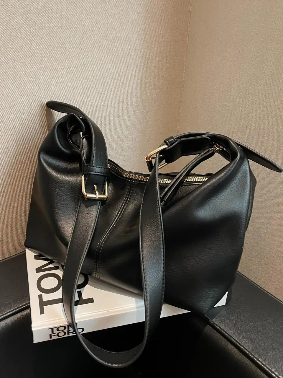 Brown Leather Shoulder Bag with Metal Handle - Image 5