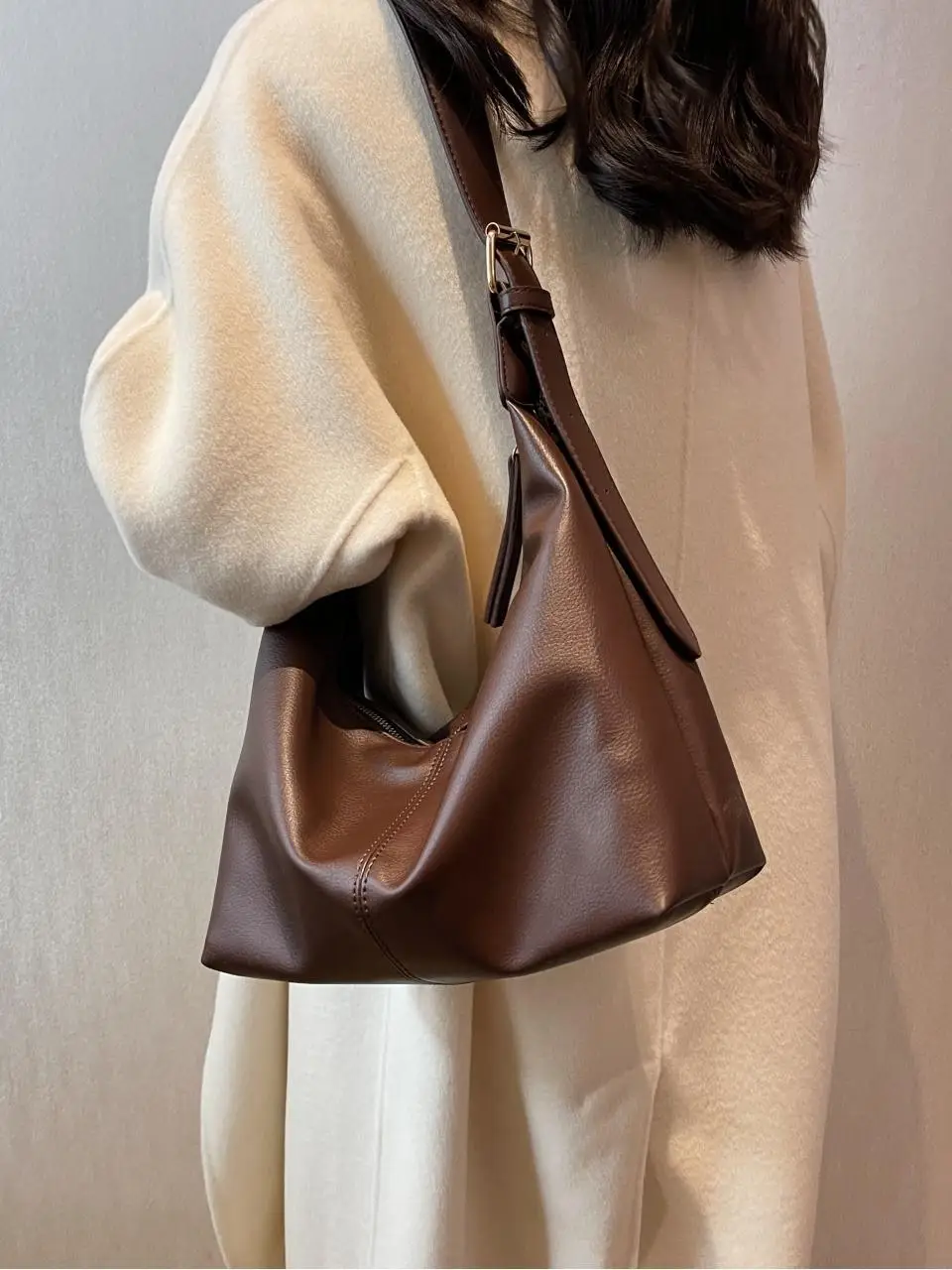Brown Leather Shoulder Bag with Metal Handle - Image 6