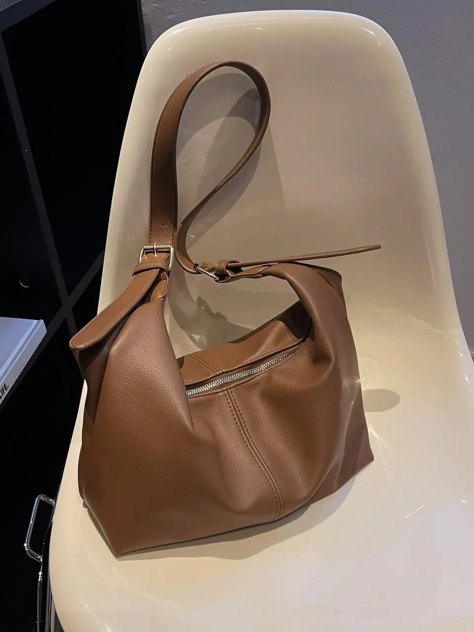 Brown Leather Shoulder Bag with Metal Handle - Image 8
