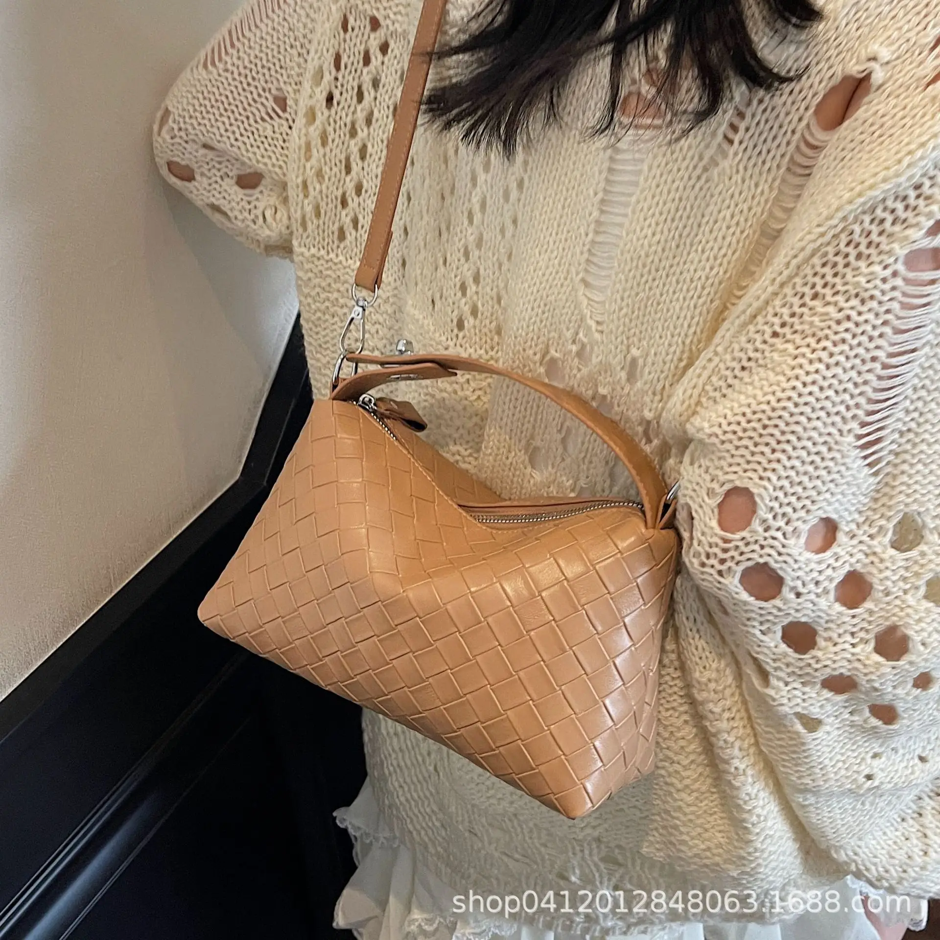 Women Handheld Woven Leather Bag Tan Single Shoulder - Image 7