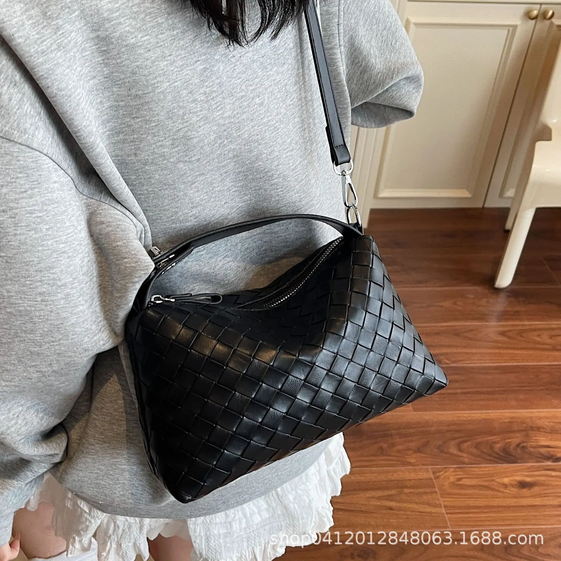 Women Handheld Woven Leather Bag Tan Single Shoulder - Image 9
