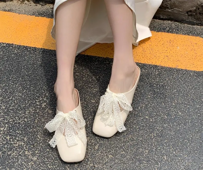 High-Appearance Closed-Toe Slippers for Women, Summer Outdoor Wear, 2026 New Summer Style, Suitable for Pairing with Skirts, Silver Bow Half-Slippers — feature 3
