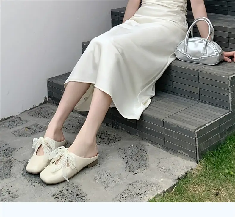 High-Appearance Closed-Toe Slippers for Women, Summer Outdoor Wear, 2026 New Summer Style, Suitable for Pairing with Skirts, Silver Bow Half-Slippers — feature 4