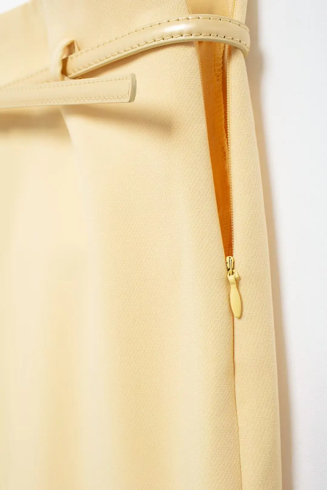 Women's High Waist Slim Skirt Beige Belted — feature 9