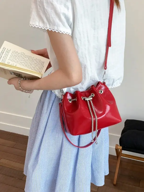 Silver High-End Bucket Bag for Women with Chain Strap - Image 8