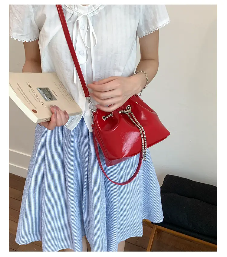 Silver High-End Bucket Bag for Women with Chain Strap — feature 10