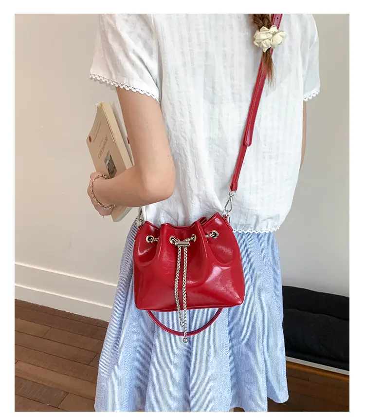 Silver High-End Bucket Bag for Women with Chain Strap — feature 11