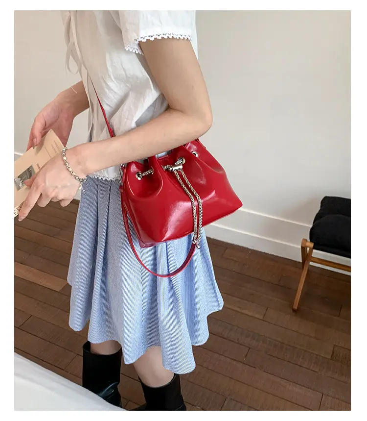 Silver High-End Bucket Bag for Women with Chain Strap — feature 12
