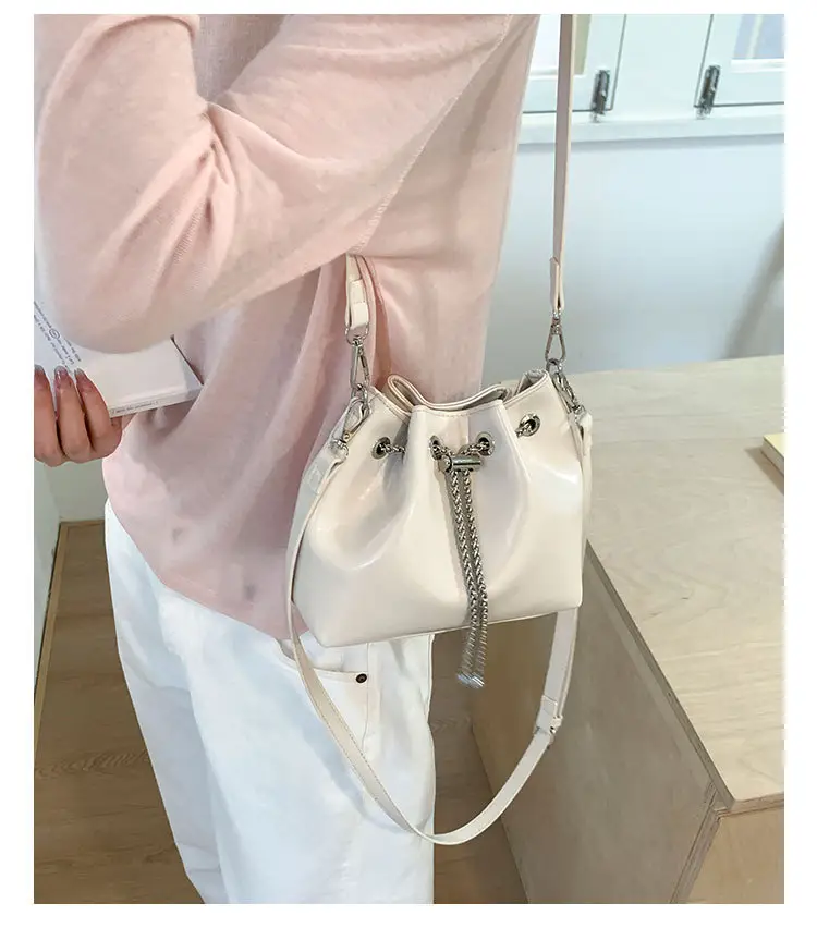 Silver High-End Bucket Bag for Women with Chain Strap — feature 32