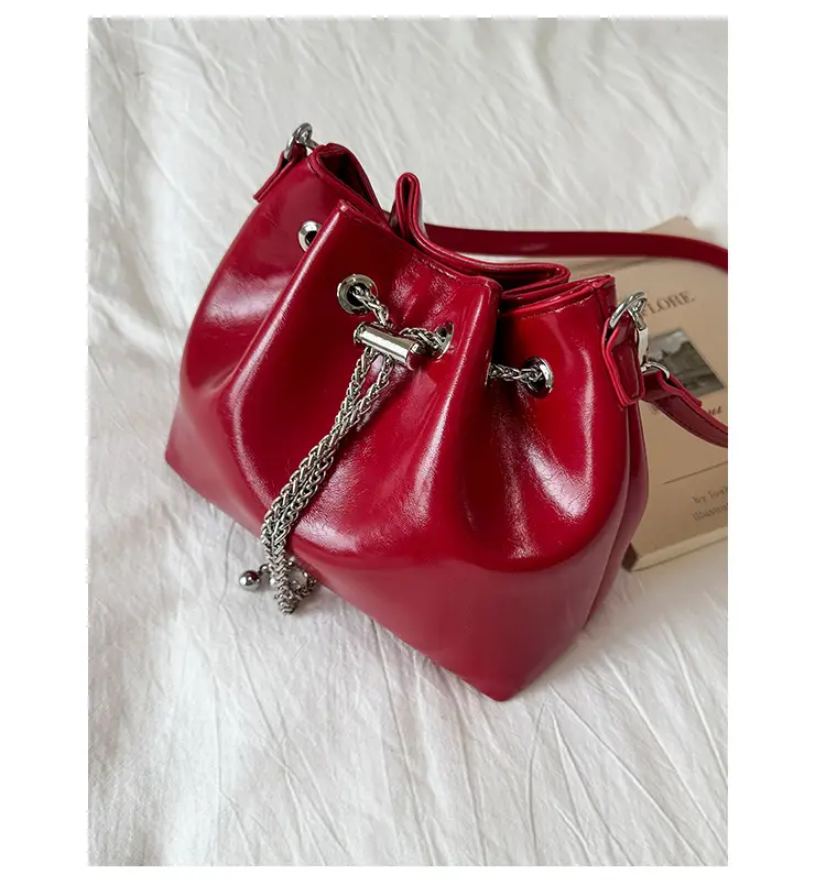 Silver High-End Bucket Bag for Women with Chain Strap — feature 37