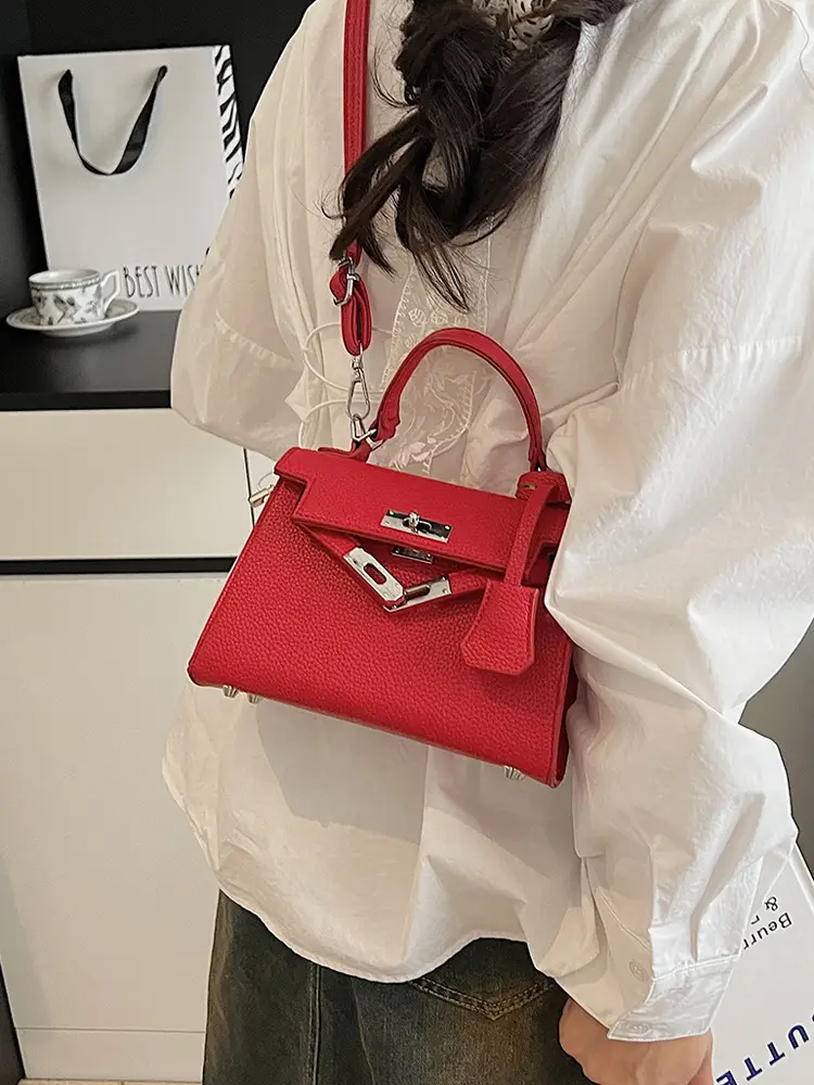 Women's Beige Crossbody Shoulder Bag with Gold Clasp - Image 8