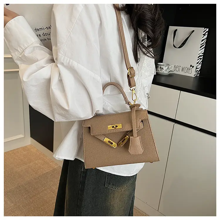 Women's Beige Crossbody Shoulder Bag with Gold Clasp — feature 13