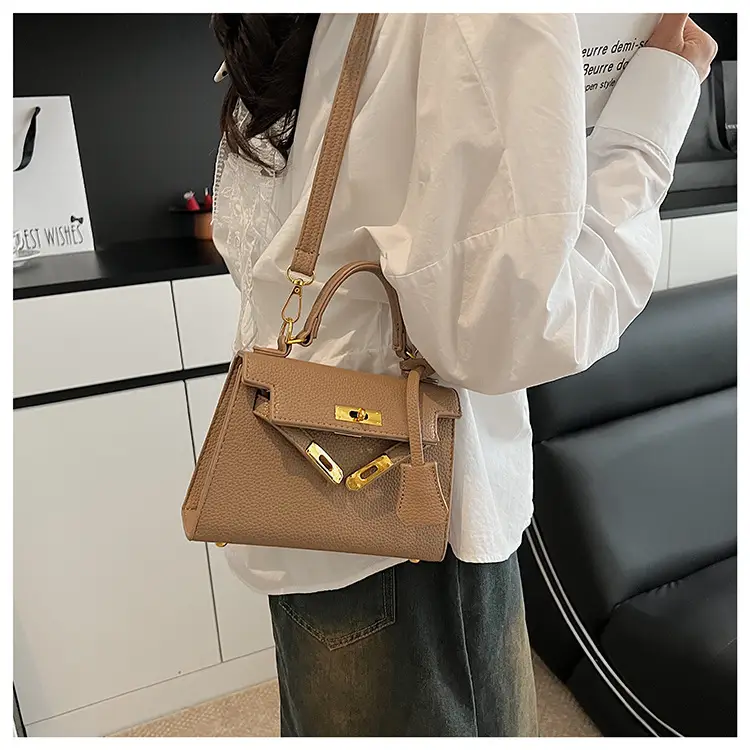 Women's Beige Crossbody Shoulder Bag with Gold Clasp — feature 14