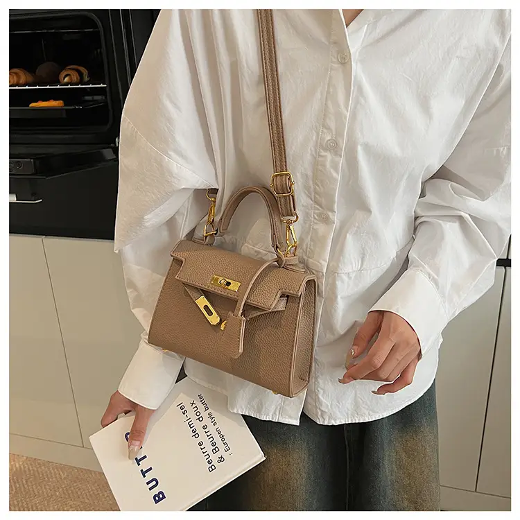 Women's Beige Crossbody Shoulder Bag with Gold Clasp — feature 15