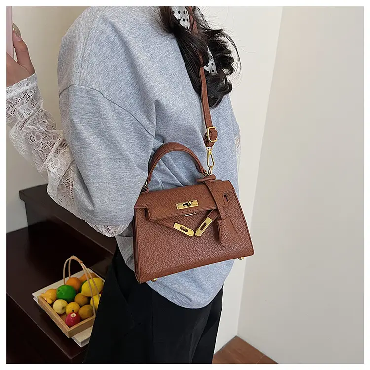 Women's Beige Crossbody Shoulder Bag with Gold Clasp — feature 25