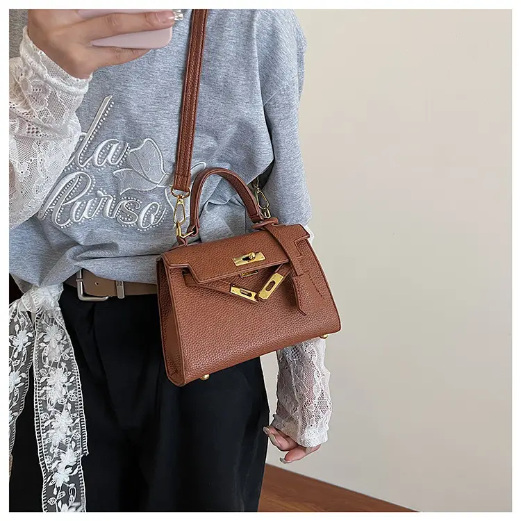 Women's Beige Crossbody Shoulder Bag with Gold Clasp — feature 26