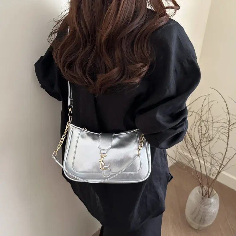 Brown Leather Shoulder Bag with Chain Strap 2025