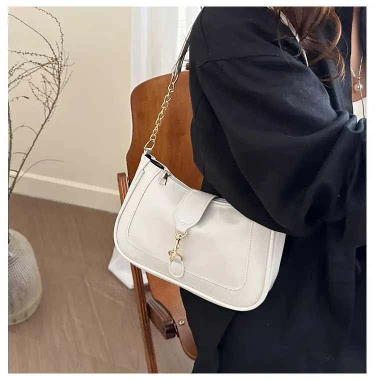 Brown Leather Shoulder Bag with Chain Strap 2025 — feature 1