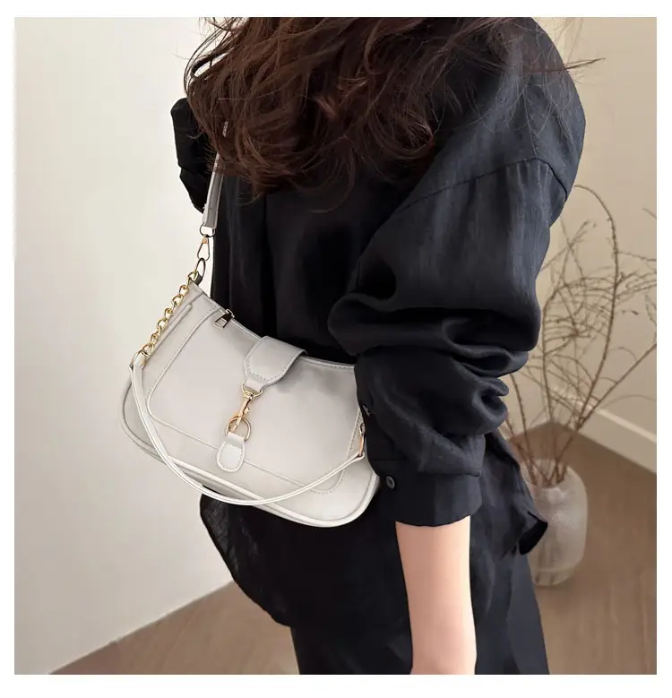 Brown Leather Shoulder Bag with Chain Strap 2025 — feature 10