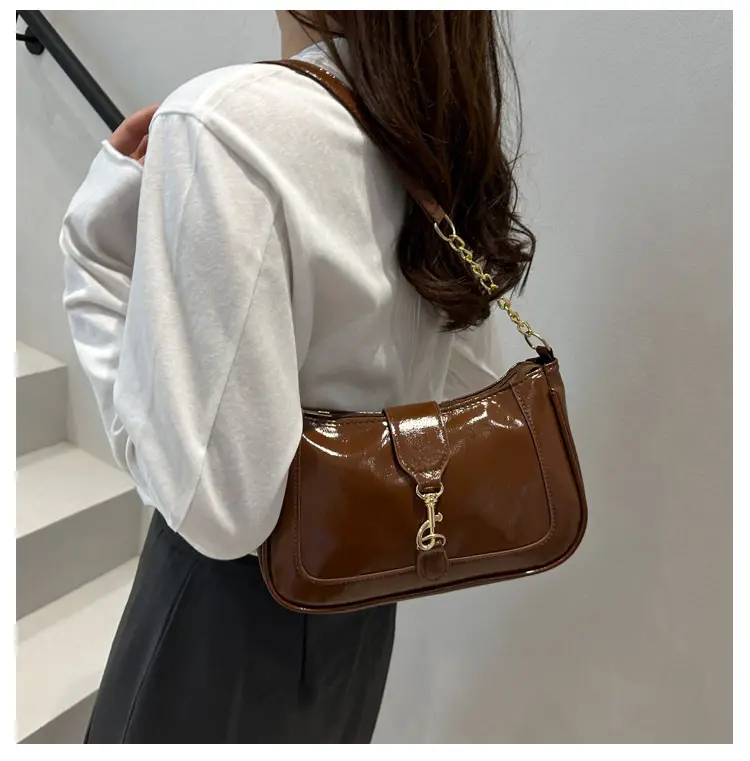 Brown Leather Shoulder Bag with Chain Strap 2025 — feature 13