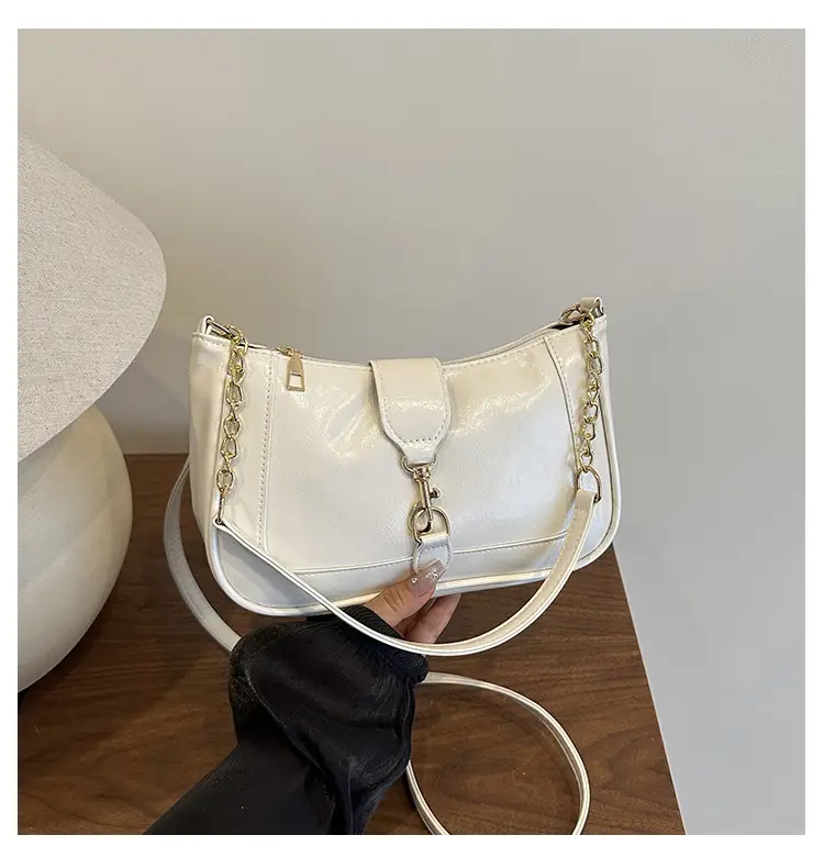 Brown Leather Shoulder Bag with Chain Strap 2025 — feature 16