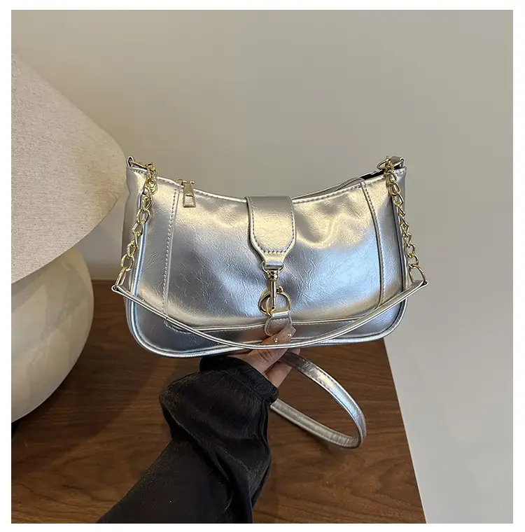 Brown Leather Shoulder Bag with Chain Strap 2025 — feature 17