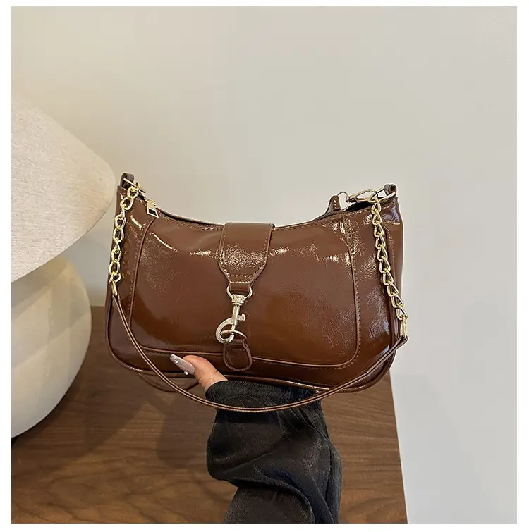 Brown Leather Shoulder Bag with Chain Strap 2025 — feature 19