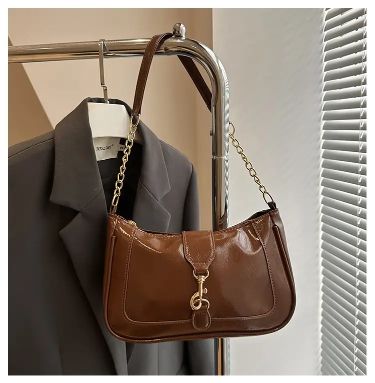 Brown Leather Shoulder Bag with Chain Strap 2025 — feature 21