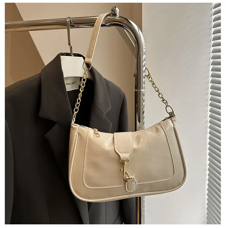 Brown Leather Shoulder Bag with Chain Strap 2025 — feature 22
