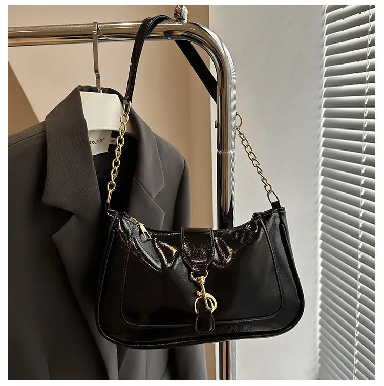 Brown Leather Shoulder Bag with Chain Strap 2025 — feature 23