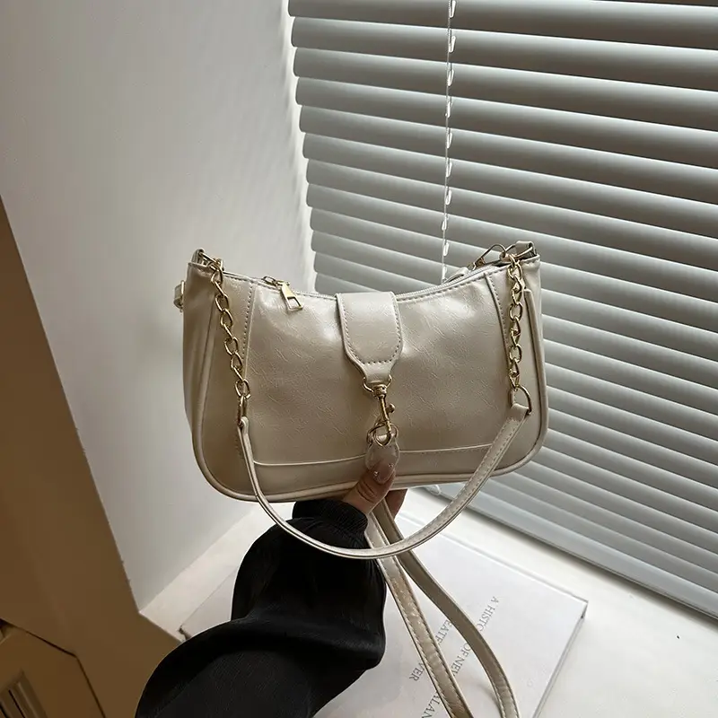 Brown Leather Shoulder Bag with Chain Strap 2025