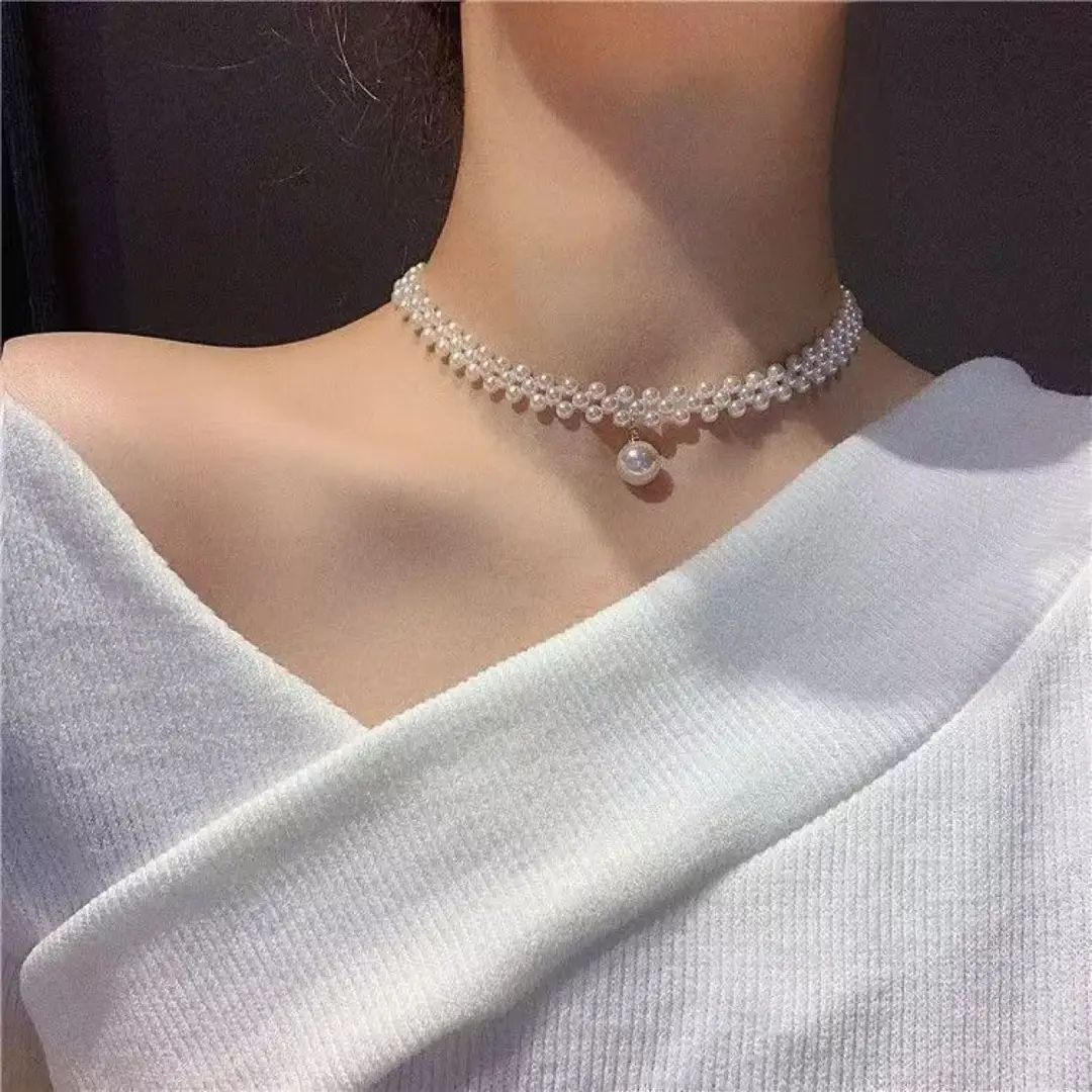 Caromay's New Clavicle Chain, Hepburn-Style Necklace, High-Looking Necklace with Four Beads and Pendant — feature 5