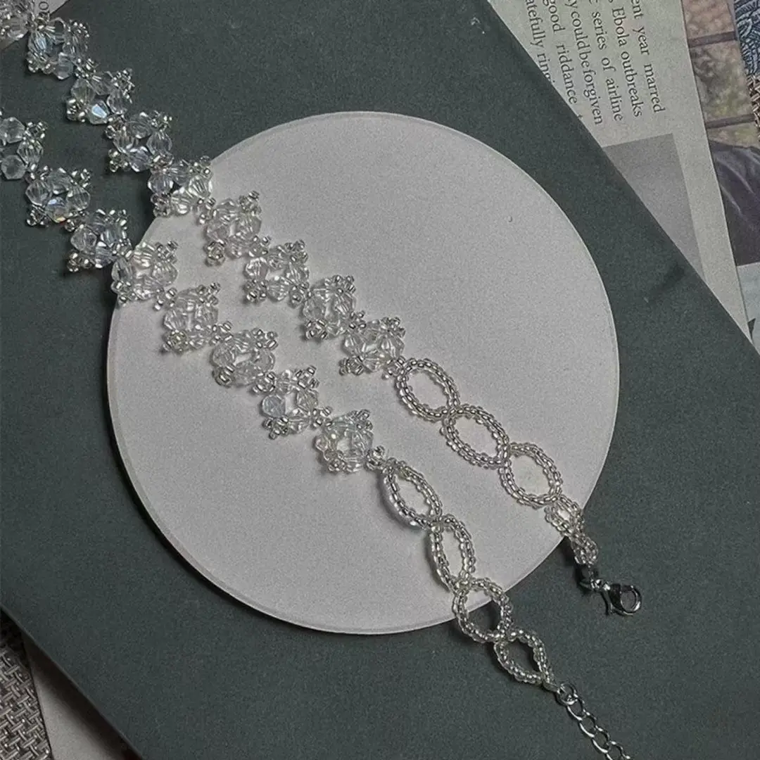 Caromay's New Clavicle Chain, Hepburn-Style Necklace, High-Looking Necklace with Four Beads and Pendant