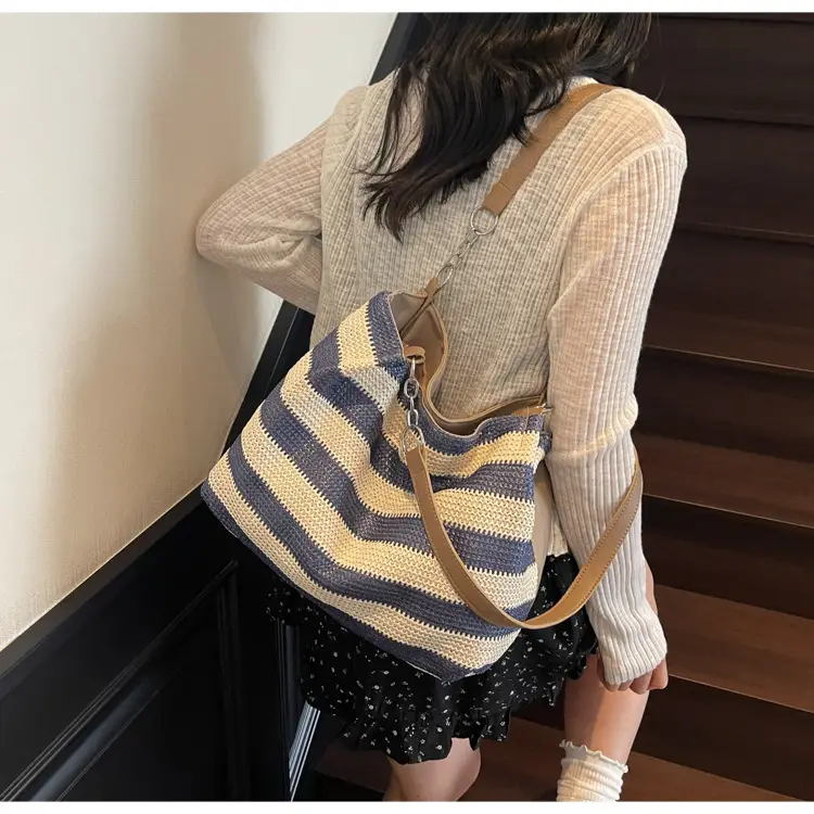 Women's Striped Straw Shoulder Bag Large Capacity 2025 — feature 21