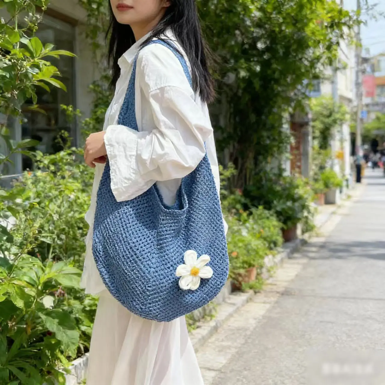 Women's Woven Straw Beach Bag with Flower Accent - Image 3